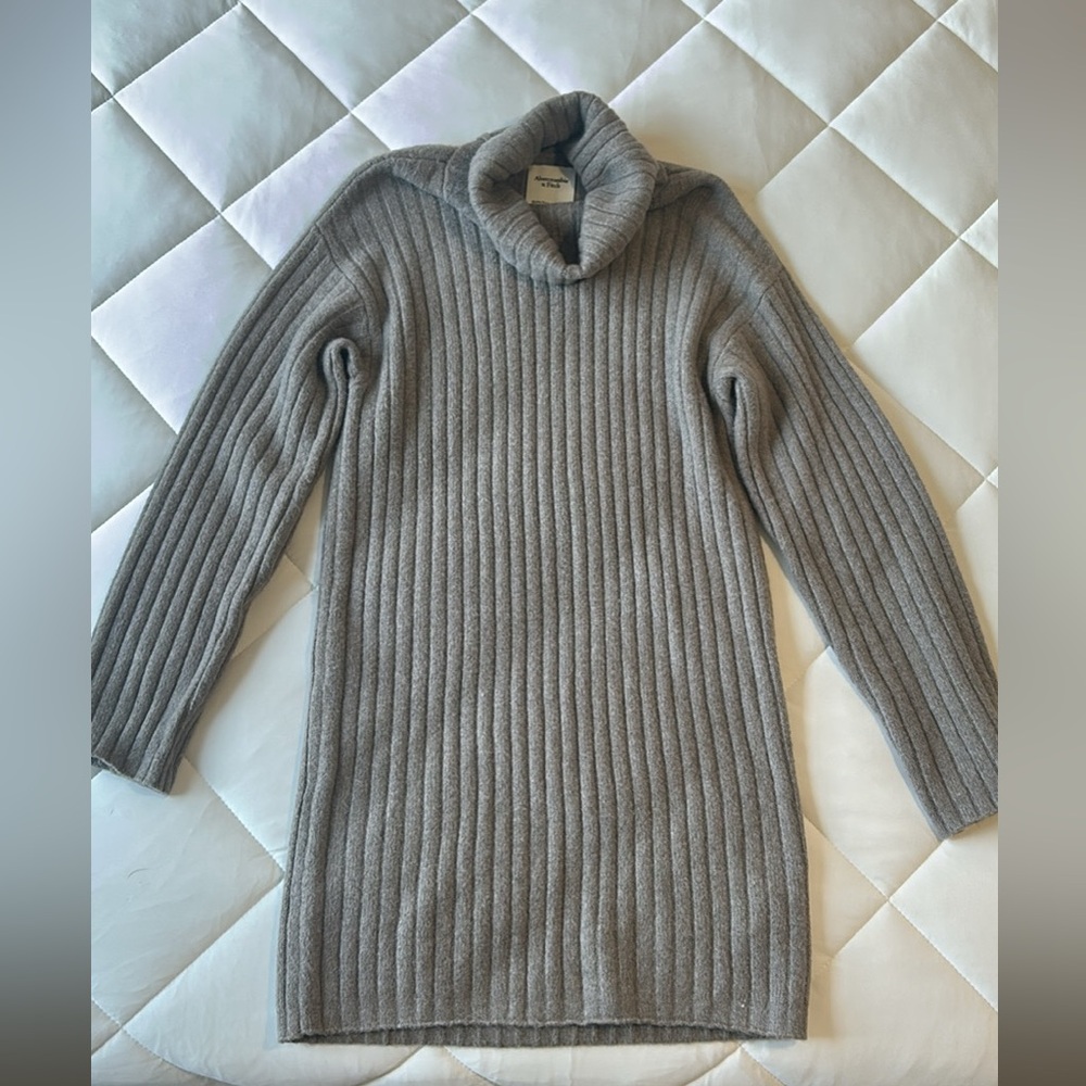 Abercrombie & Fitch Gray Cowl Neck Sweater with Ribbed Texture